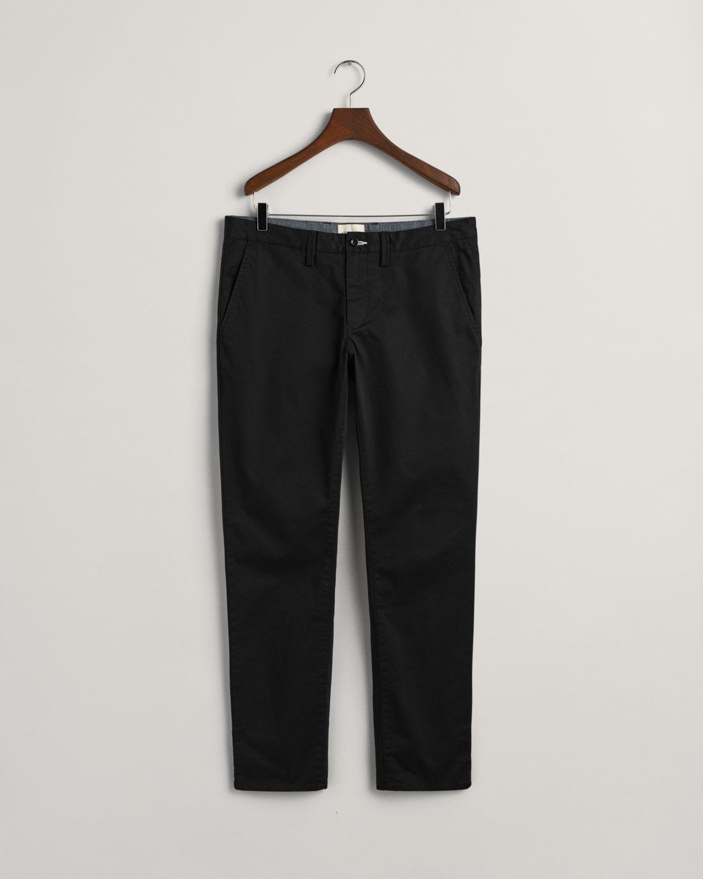 BLACK, SLIM TWILL CHINOS, FLAT-LAY BY GANT AU.