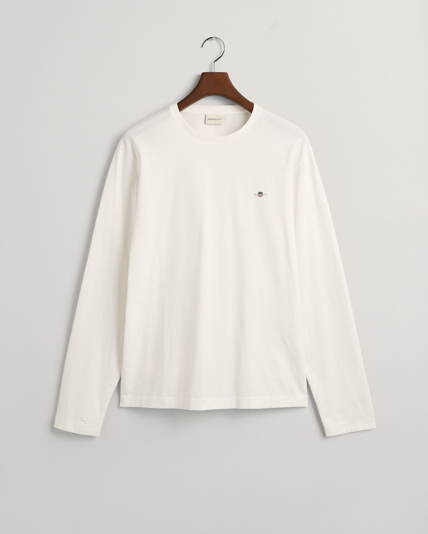EGGSHELL, REG SHIELD LS T-SHIRT, FLAT-LAY BY GANT AU.