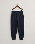 EVENING BLUE, REG SHIELD SWEATPANTS, FLAT-LAY BY GANT AU.