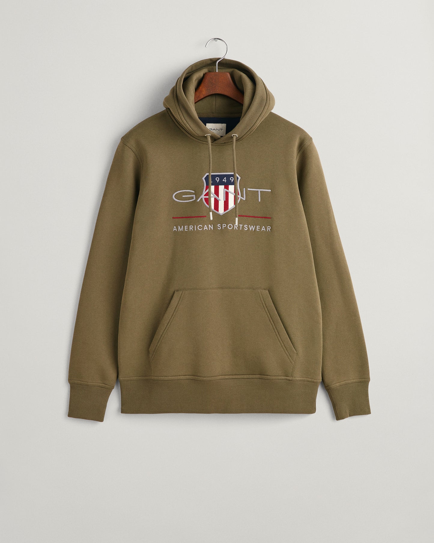 JUNIPER GREEN, REG ARCHIVE SHIELD HOODIE, FLAT-LAY BY GANT AU.