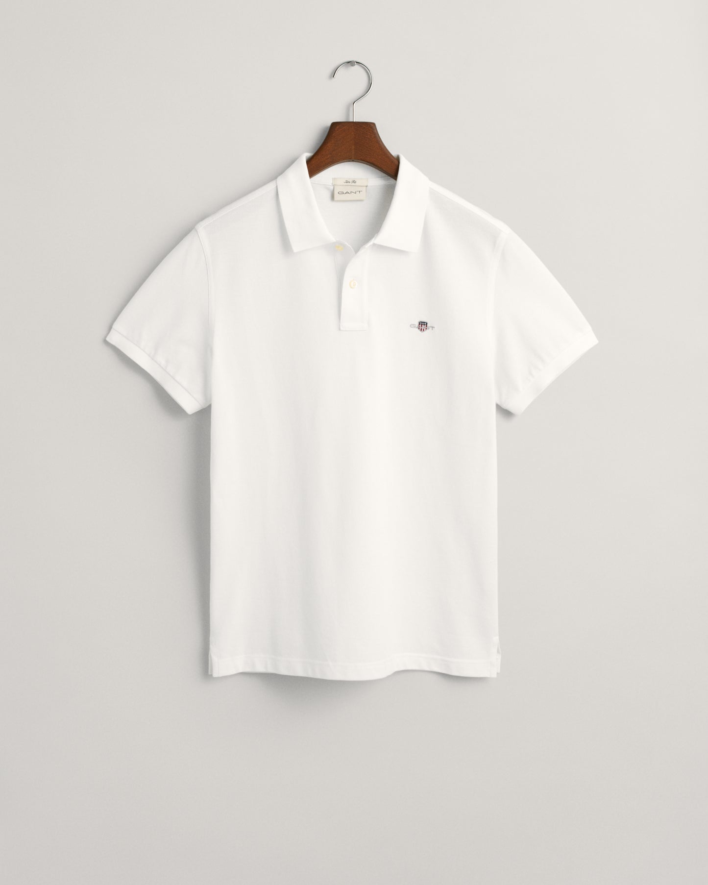 WHITE, SLIM SHIELD SS PIQUE POLO, FLAT-LAY BY GANT AU.