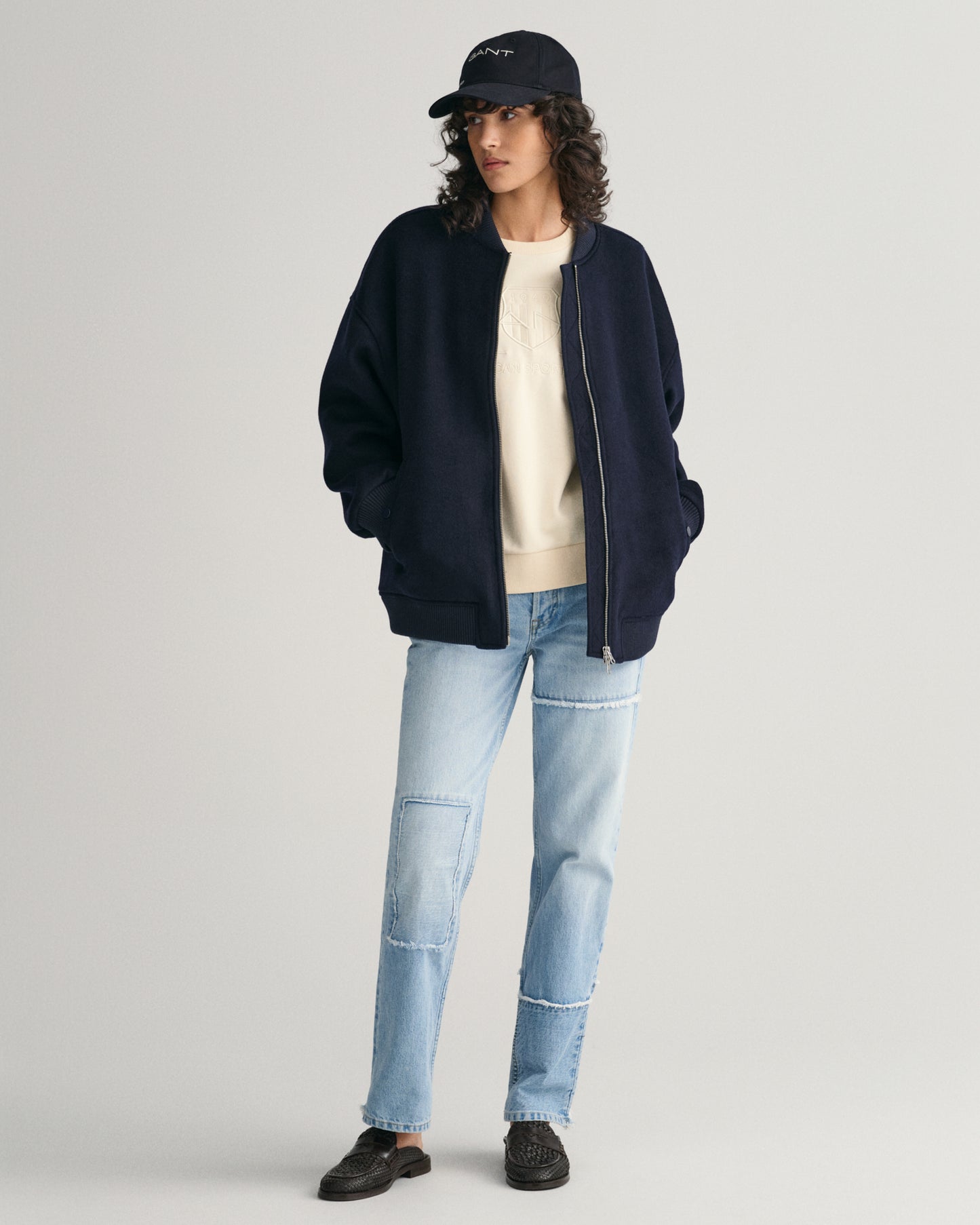LINEN, REG TONAL SHIELD C-NECK SWEAT BY GANT AU.