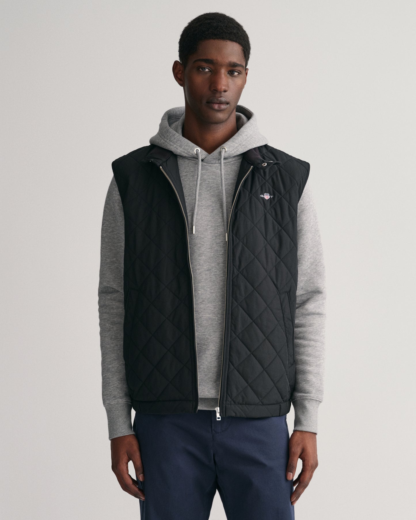 BLACK, QUILTED WINDCHEATER VEST, FRONT-VIEW BY GANT AU.