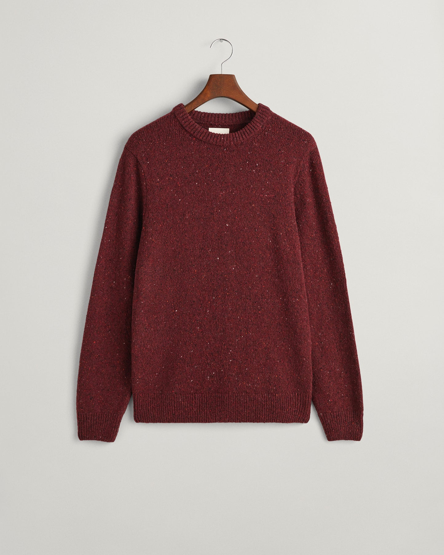 PLUMPED RED, WOOL NEPS C-NECK, FLAT-LAY BY GANT AU.