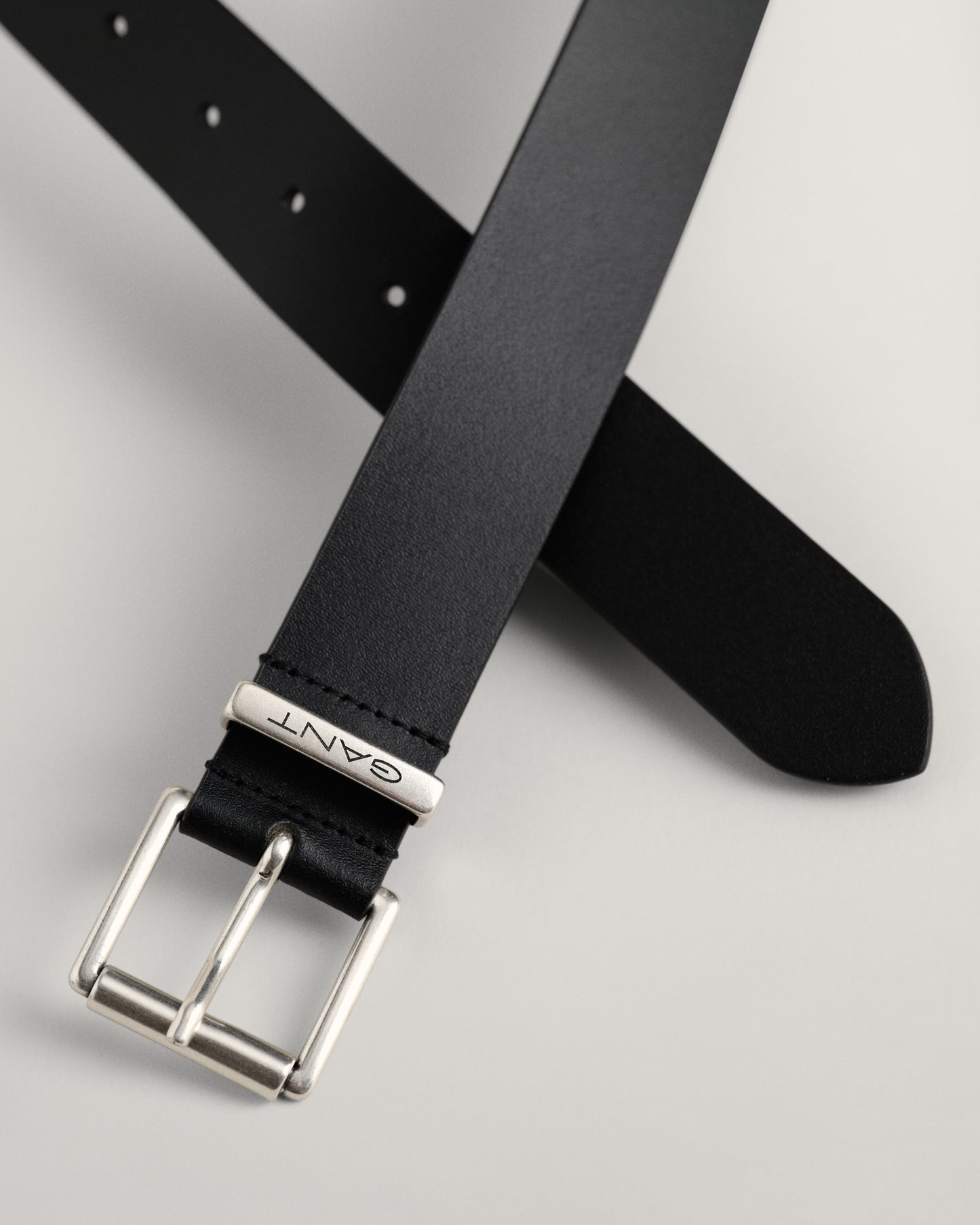 BLACK, LOGO LEATHER BELT, CLOSE-UP BY GANT AU.