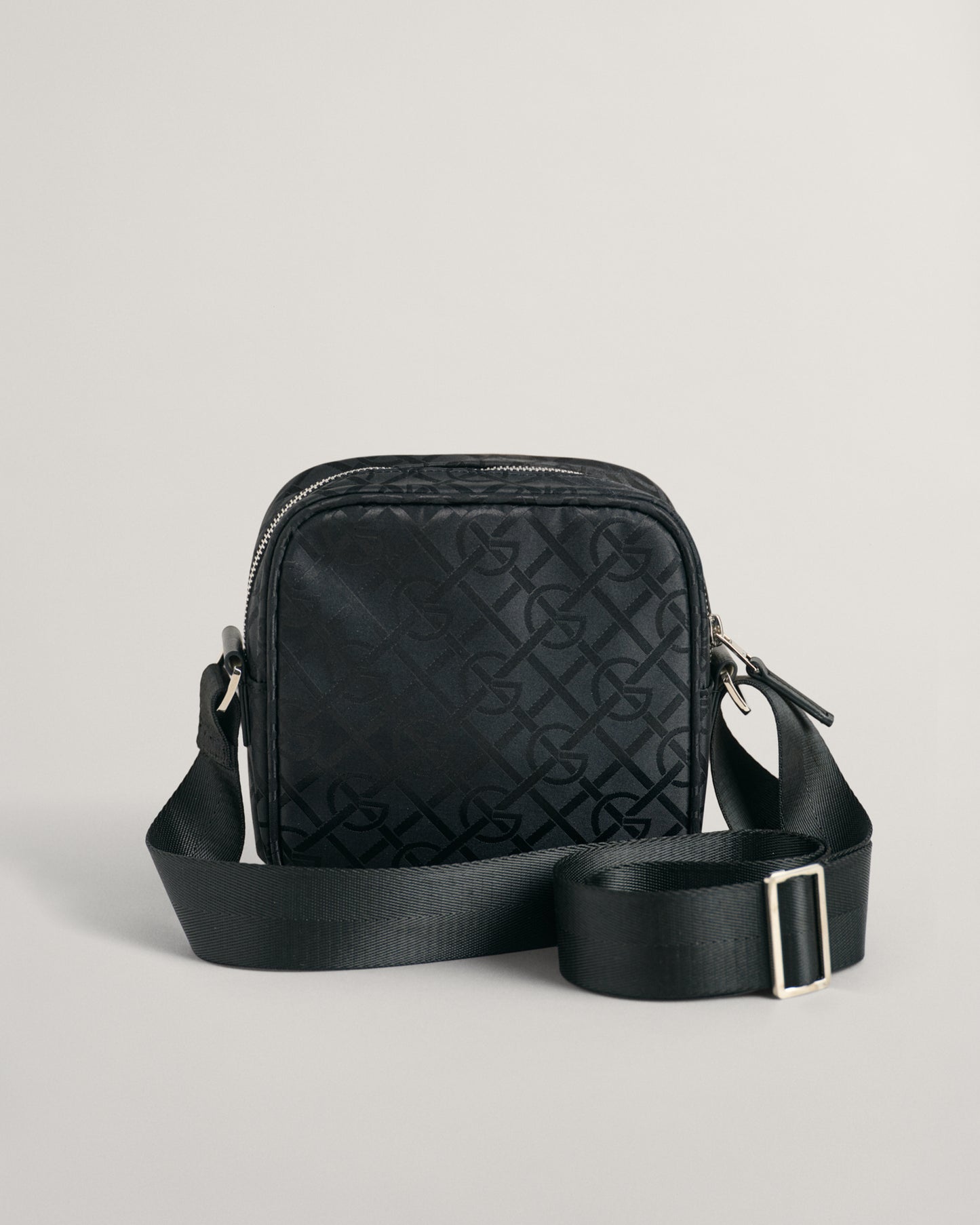 EBONY BLACK, G-PATTERN CROSSBODY BAG, BACK-VIEW BY GANT AU.