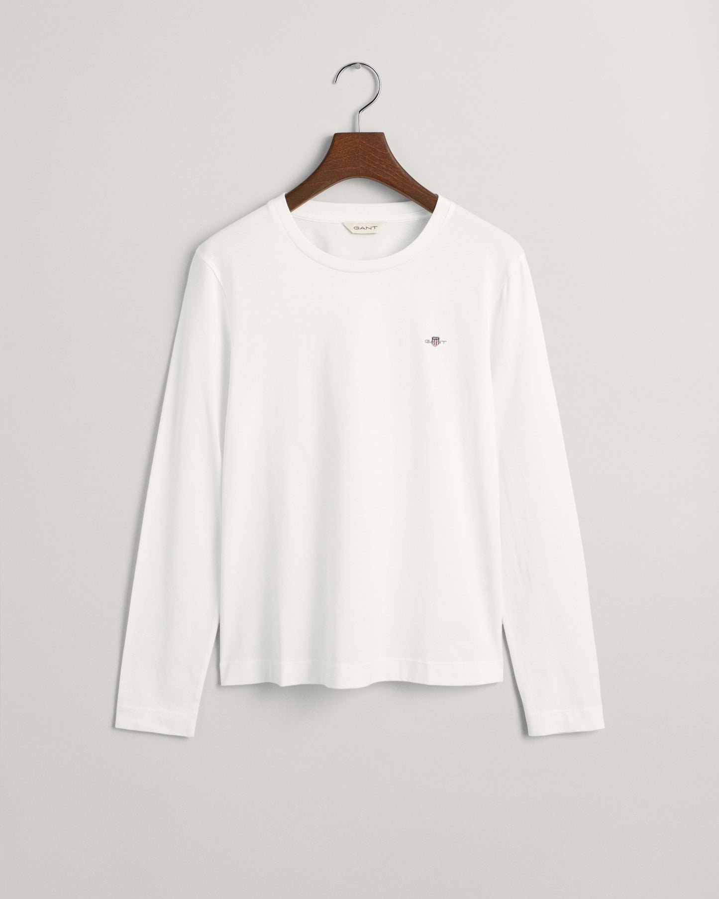 WHITE, REG SHIELD LS T-SHIRT, FLAT-LAY BY GANT AU.