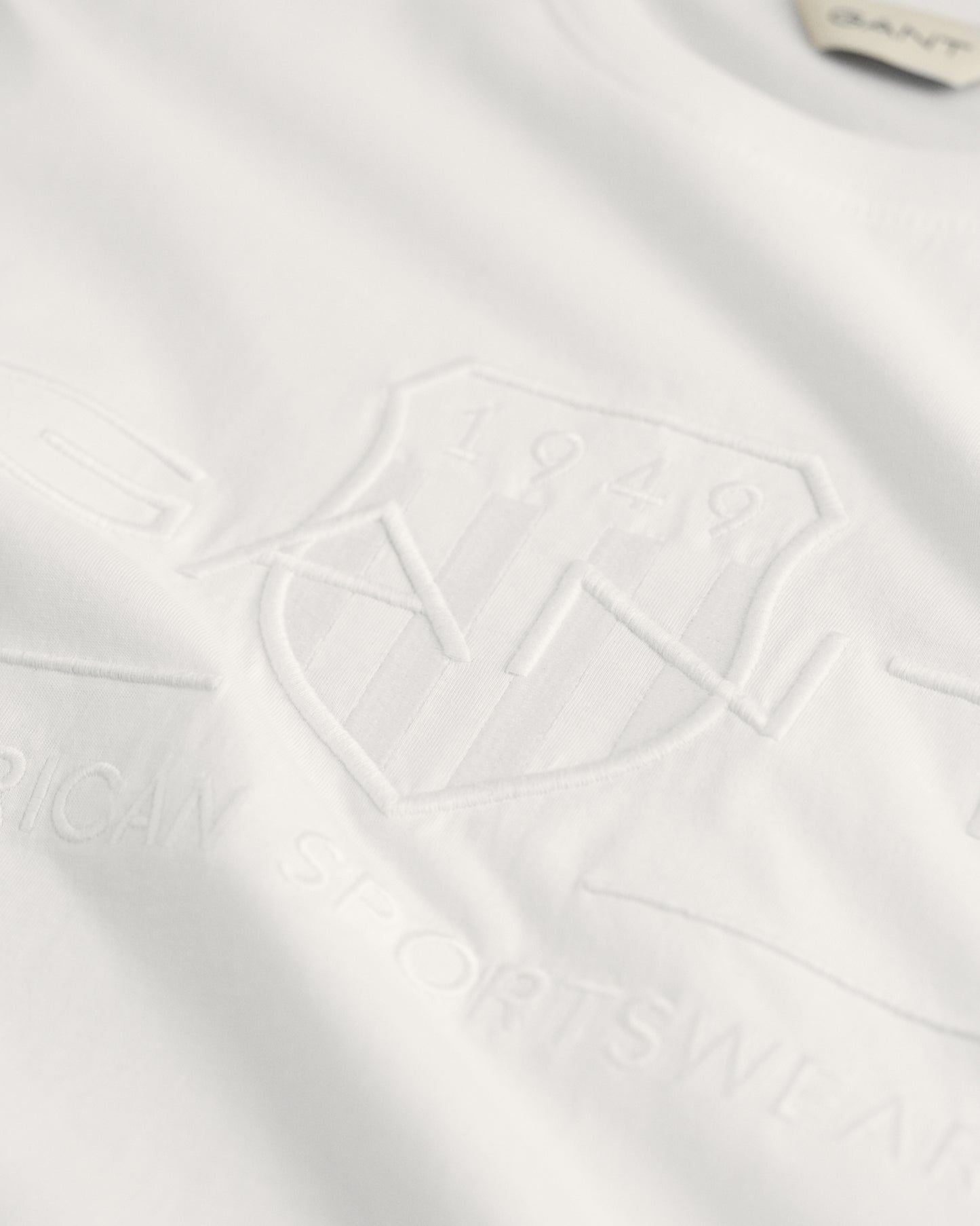WHITE, TONAL AS SS T-SHIRT, CLOSE-UP BY GANT AU.