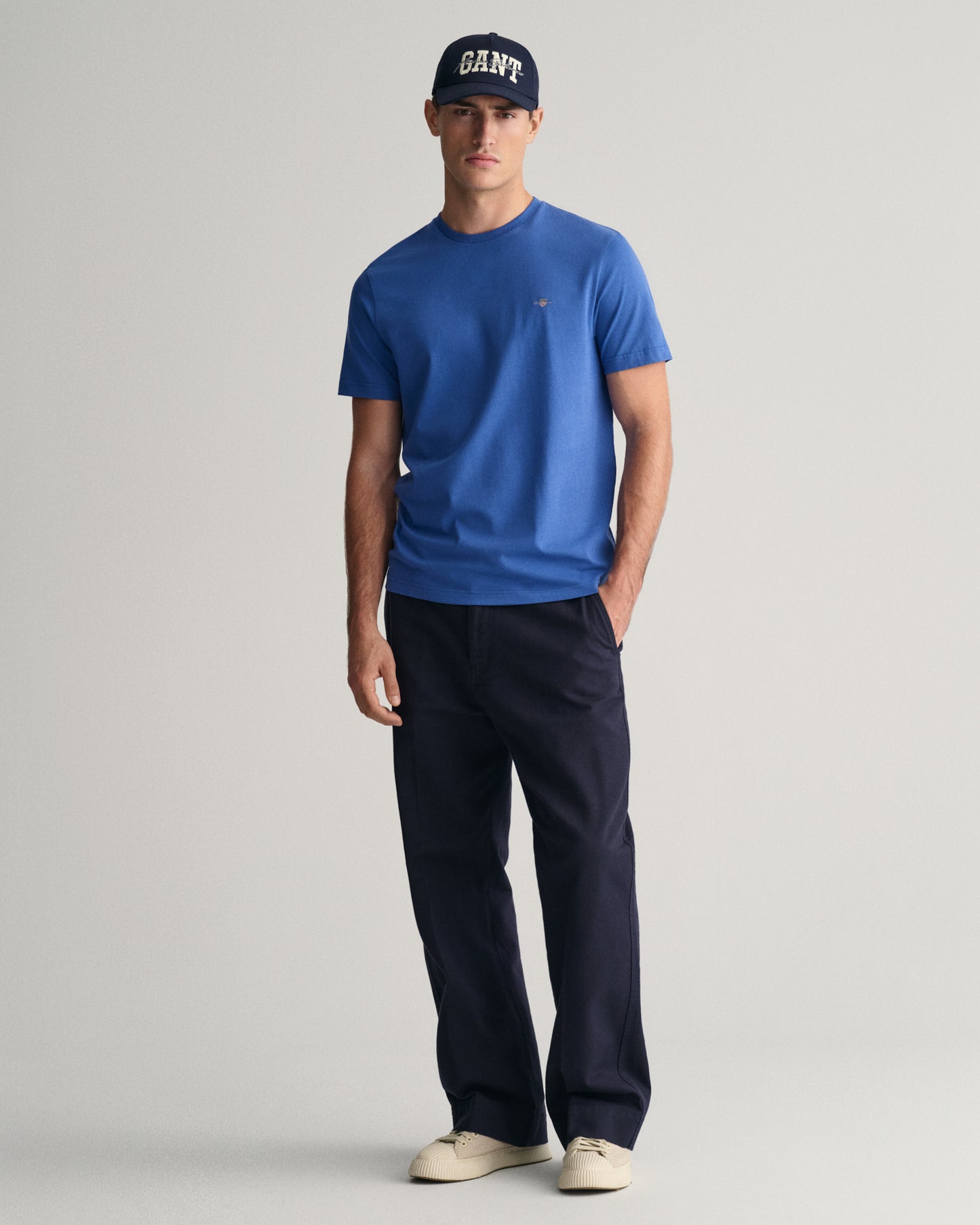 RICH BLUE, REG SHIELD SS T-SHIRT BY GANT AU.