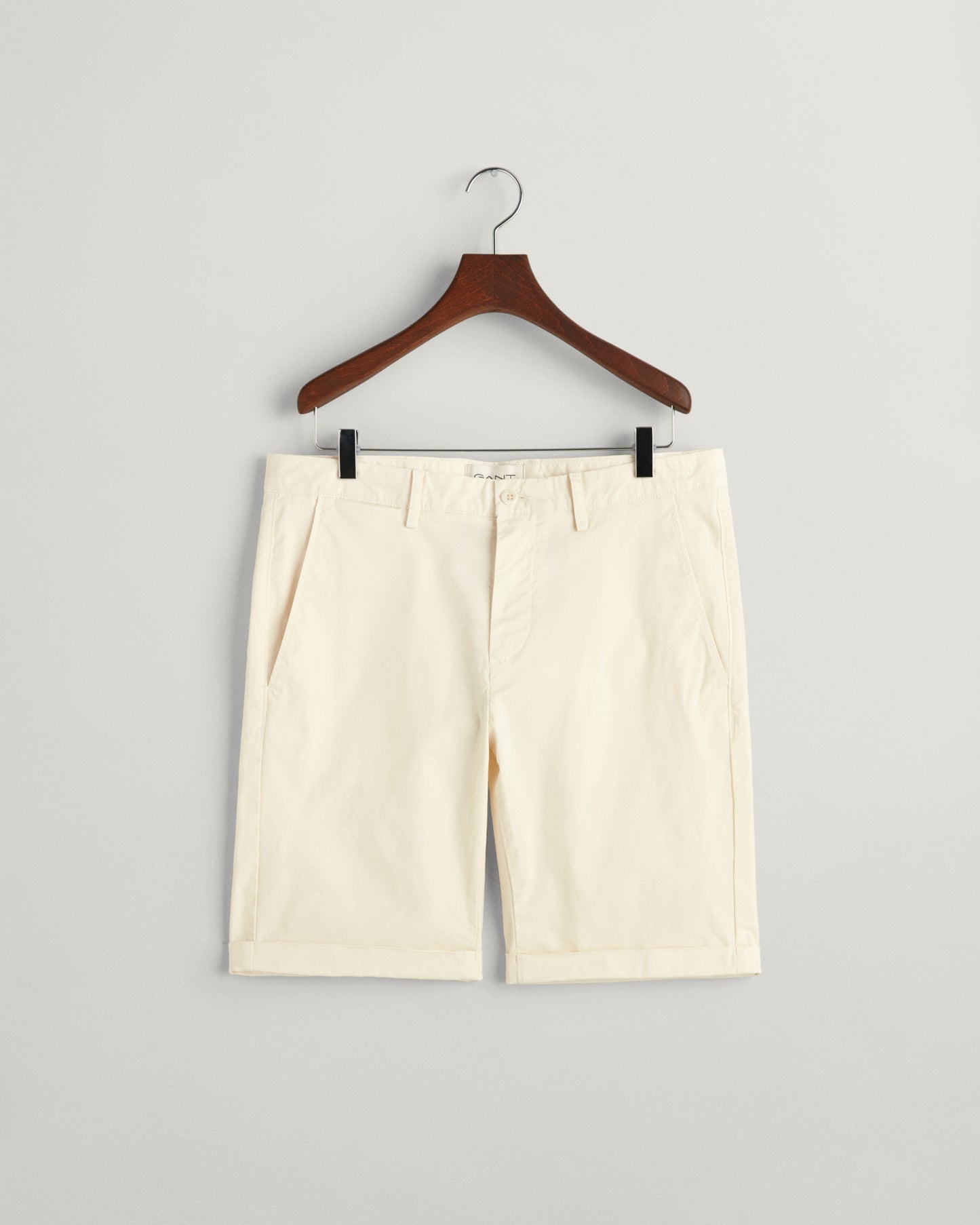 CREAM, SLIM SUNFADED SHORTS, FLAT-LAY BY GANT AU.