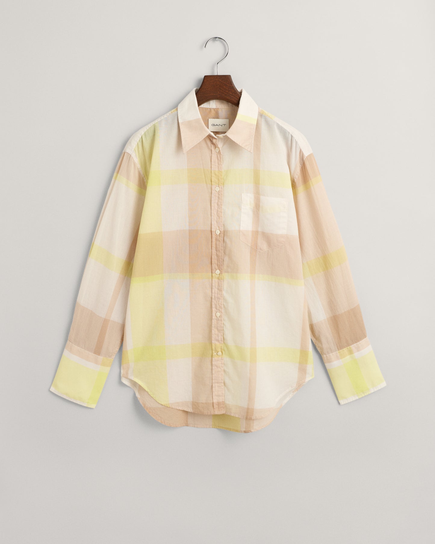 DRY SAND, REL MADRAS CHECK SHIRT, FLAT-LAY BY GANT AU.