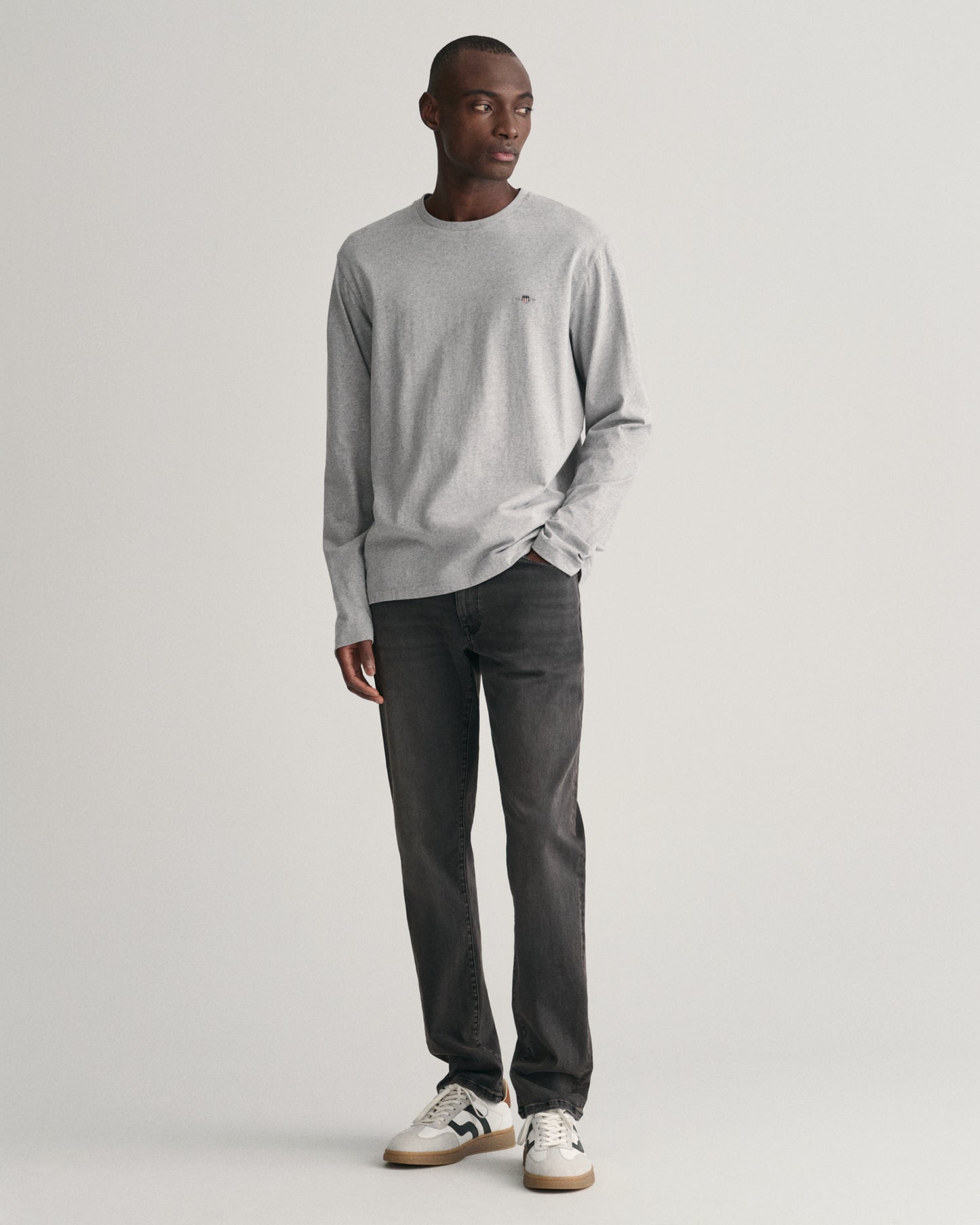GREY MELANGE, REG SHIELD LS T-SHIRT BY GANT AU.