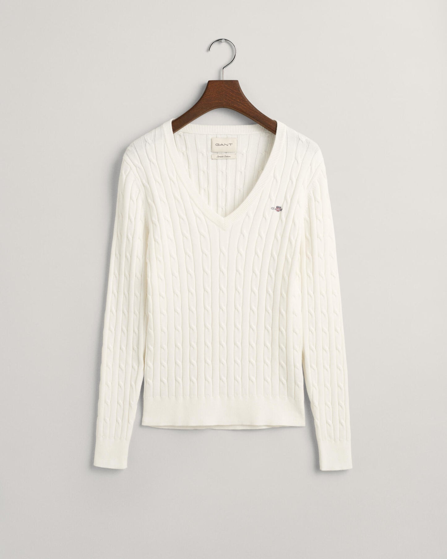 EGGSHELL, STRETCH COTTON CABLE V-NECK, FLAT-LAY BY GANT AU.
