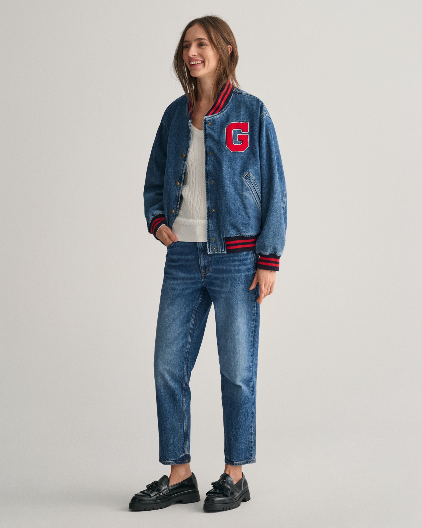 EGGSHELL, STRETCH COTTON CABLE V-NECK BY GANT AU.