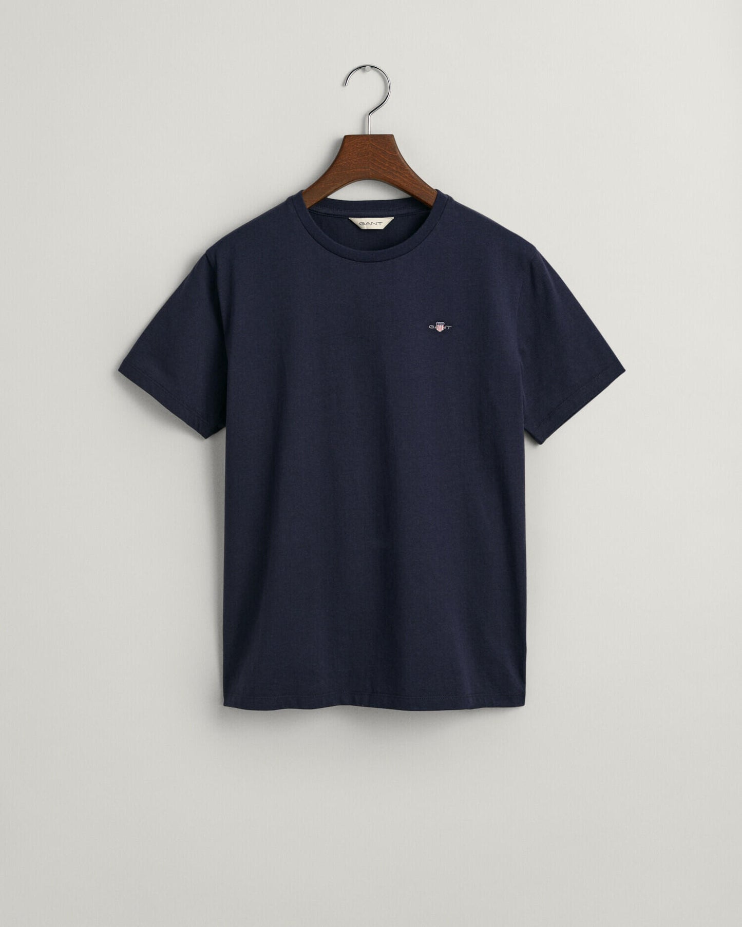 EVENING BLUE, SHIELD SS T-SHIRT, FLAT-LAY BY GANT AU.