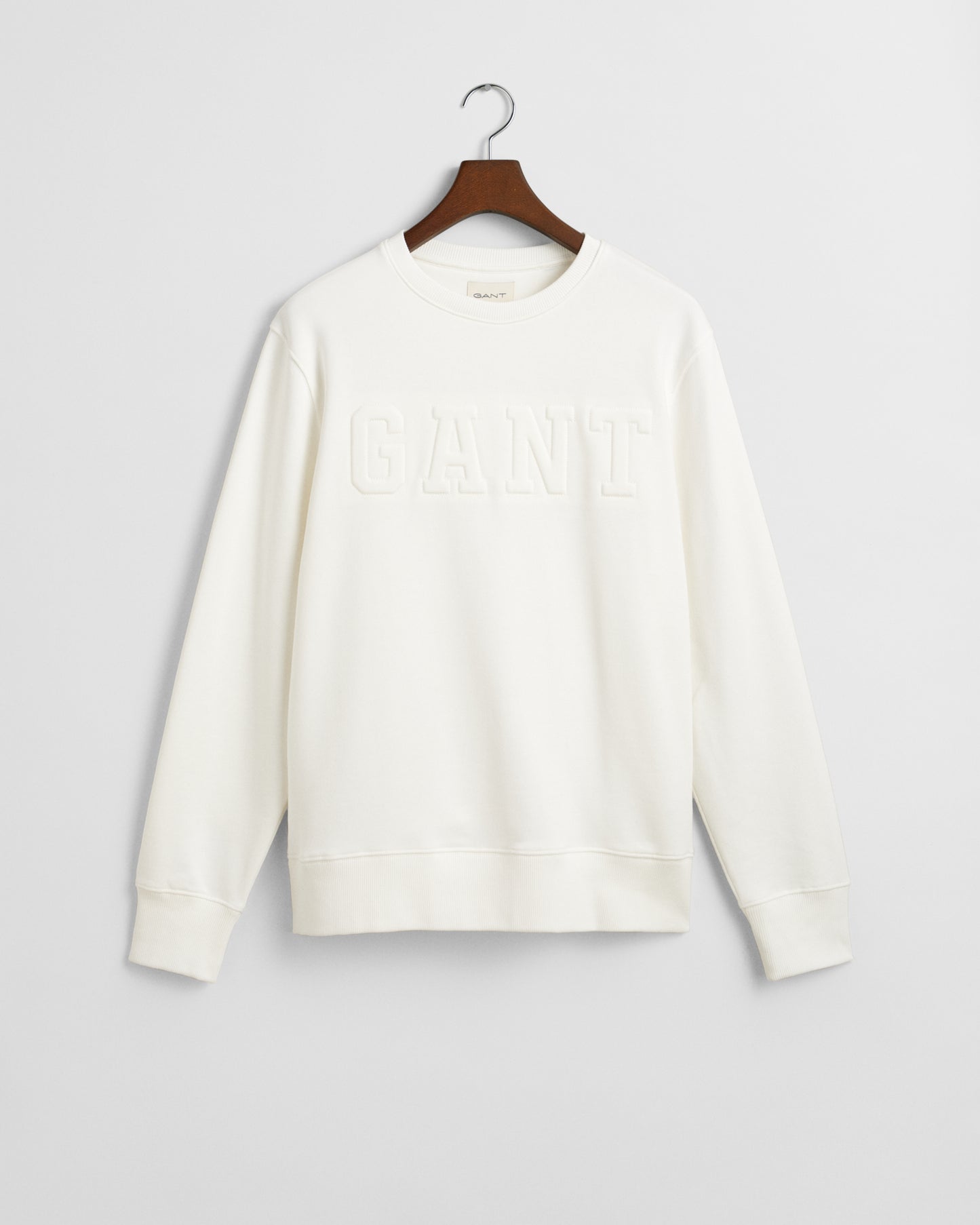 EGGSHELL, EMBOSSED C-NECK SWEAT, FLAT-LAY BY GANT AU.