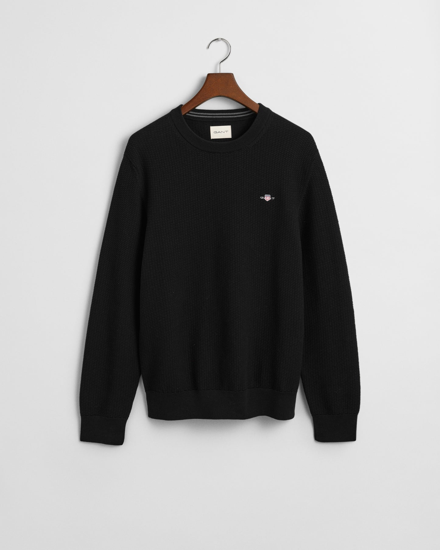 BLACK, COTTON MICRO TEXTURED C-NECK, FLAT-LAY BY GANT AU.