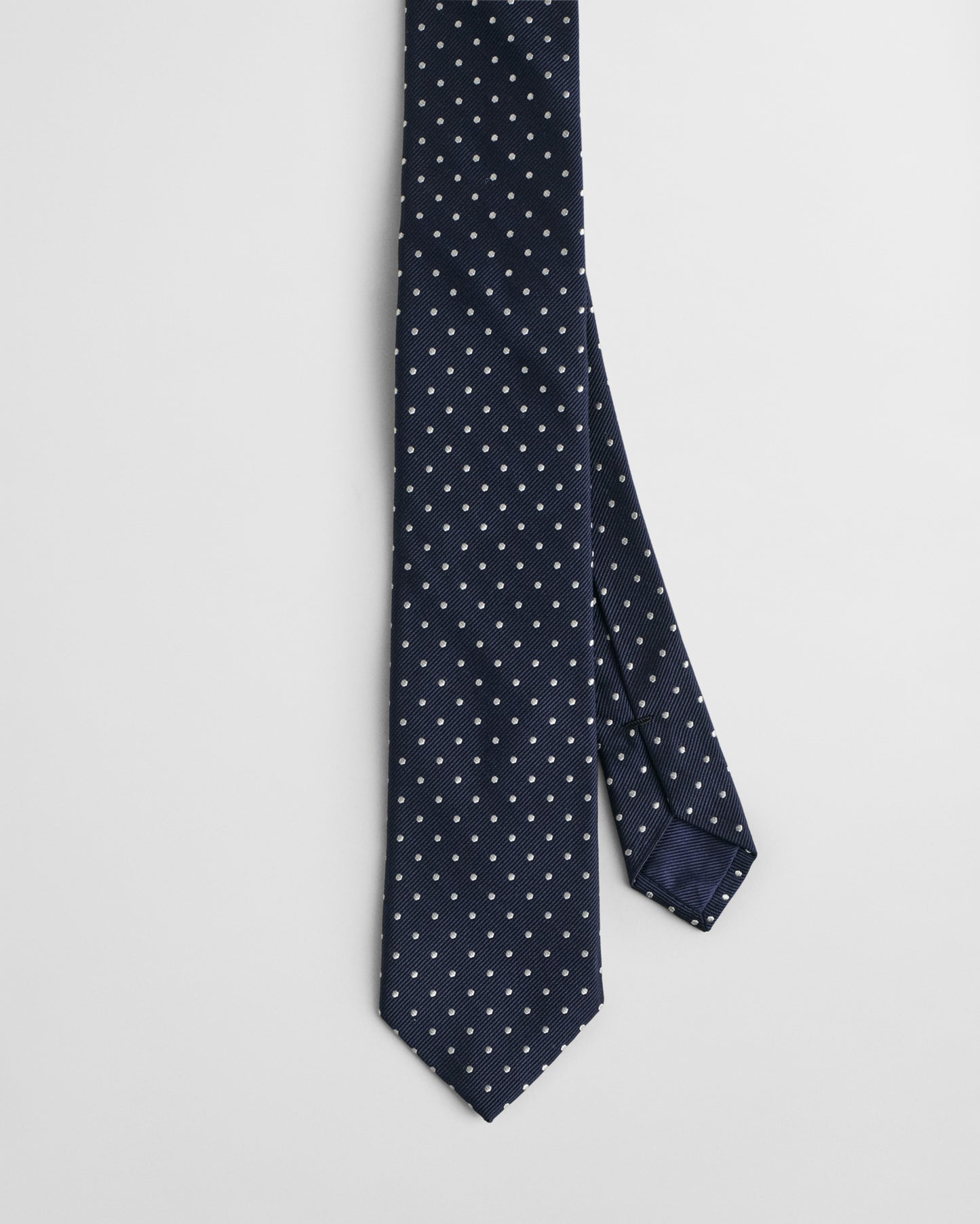 MARINE, POLKA DOT SILK TIE, CLOSE-UP BY GANT AU.