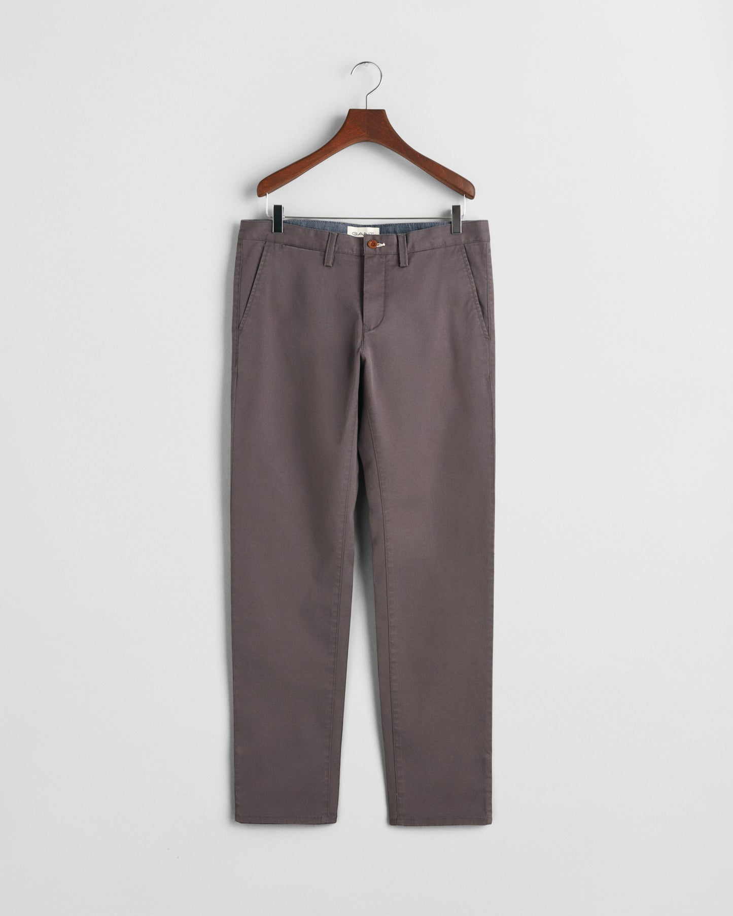 ANTRACITE, SLIM TWILL CHINOS, FRONT-VIEW BY GANT AU.