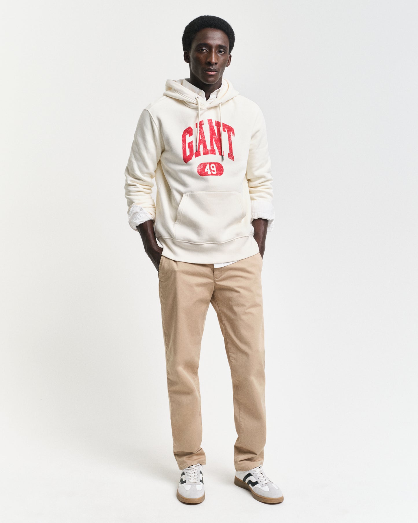 DARK KHAKI, SLIM TWILL CHINOS BY GANT AU.