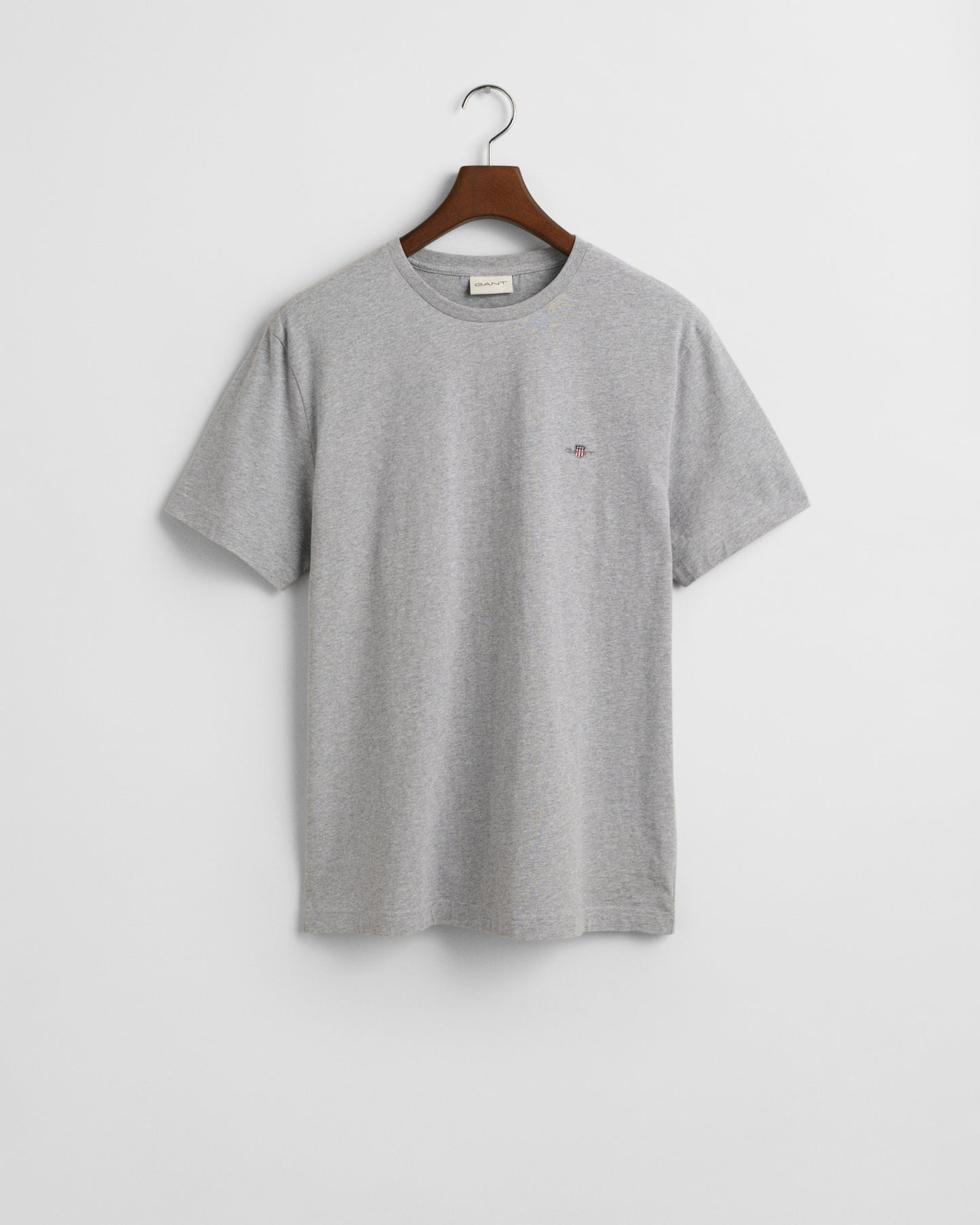 GREY MELANGE, REG SHIELD SS T-SHIRT BY GANT AU.