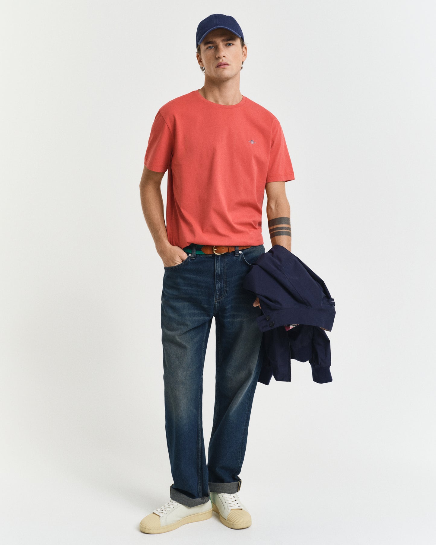 BRICK RED, REG SHIELD SS T-SHIRT BY GANT AU.