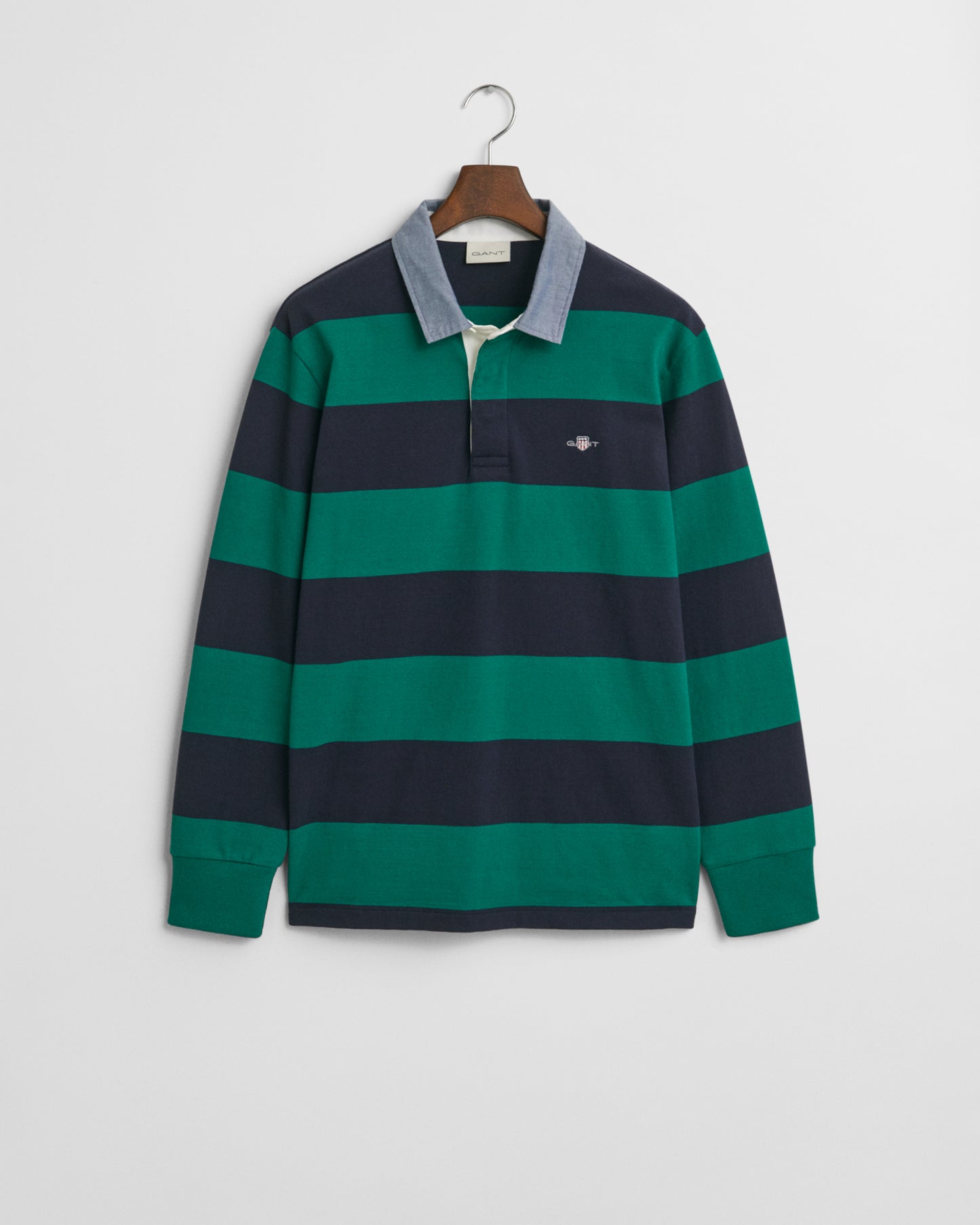DEEP GREEN, REG CHAMBRAY STRIPE HEAVY RUGGER, FLAT-LAY BY GANT AU.