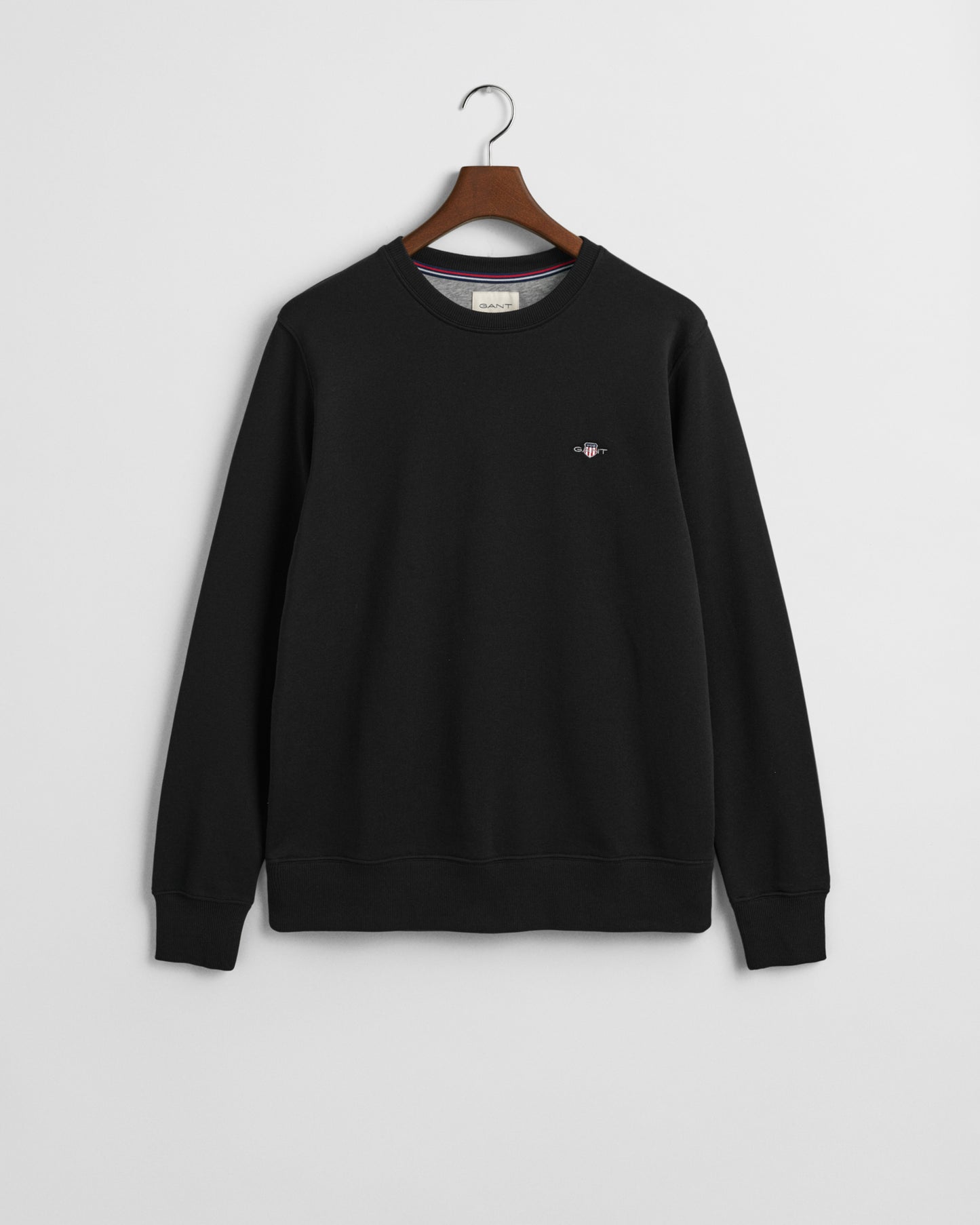 BLACK, REG SHIELD C-NECK SWEAT, FLAT-LAY BY GANT AU.