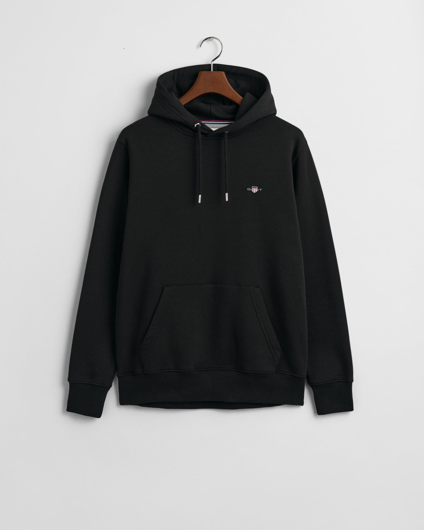 BLACK, REG SHIELD HOODIE, FLAT-LAY BY GANT AU.