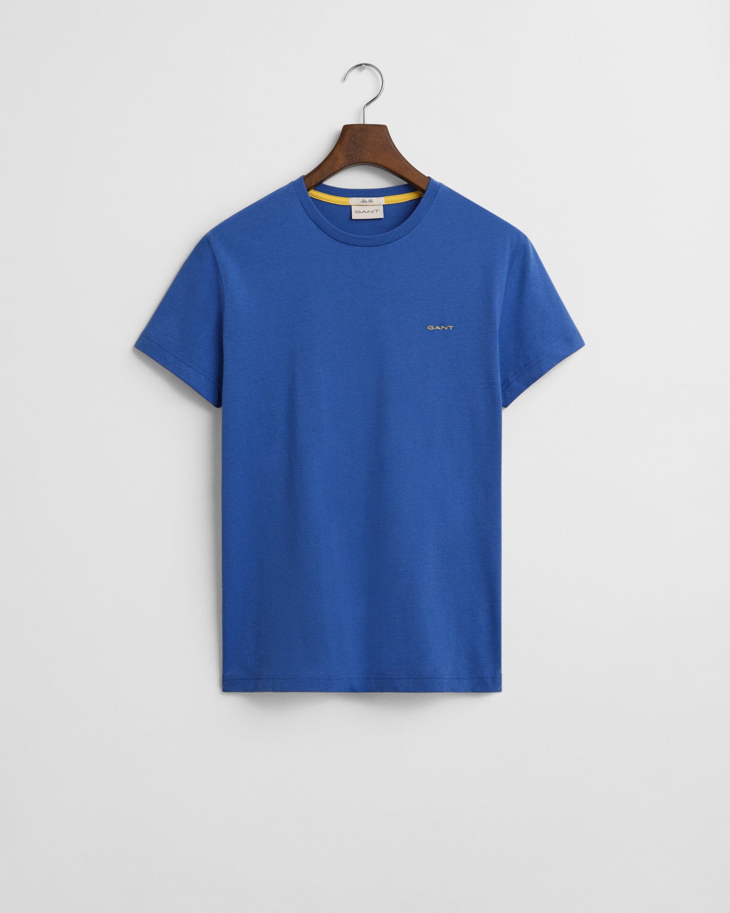 RICH BLUE, CONTRAST LOGO SS T-SHIRT, FLAT-LAY BY GANT AU.