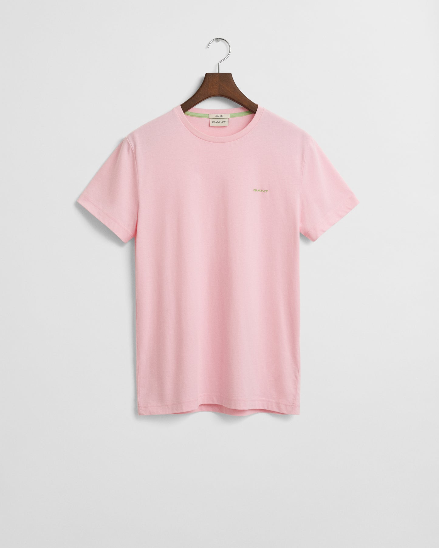 CALIFORNIA PINK, CONTRAST LOGO SS T-SHIRT, FLAT-LAY BY GANT AU.