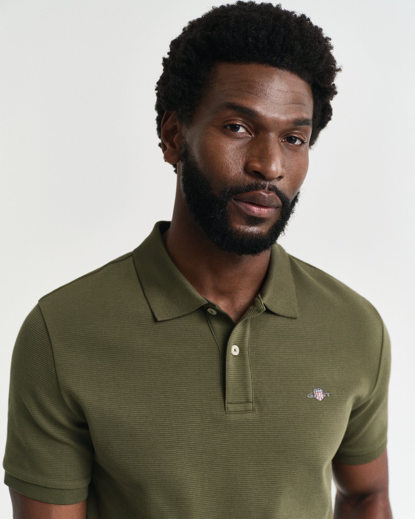 JUNIPER GREEN, TEXTURED POLO, CLOSE-UP BY GANT AU.