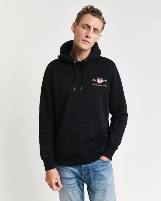 BLACK, REG MEDIUM ARCHIVE SHIELD HOODIE, FRONT-VIEW BY GANT AU.