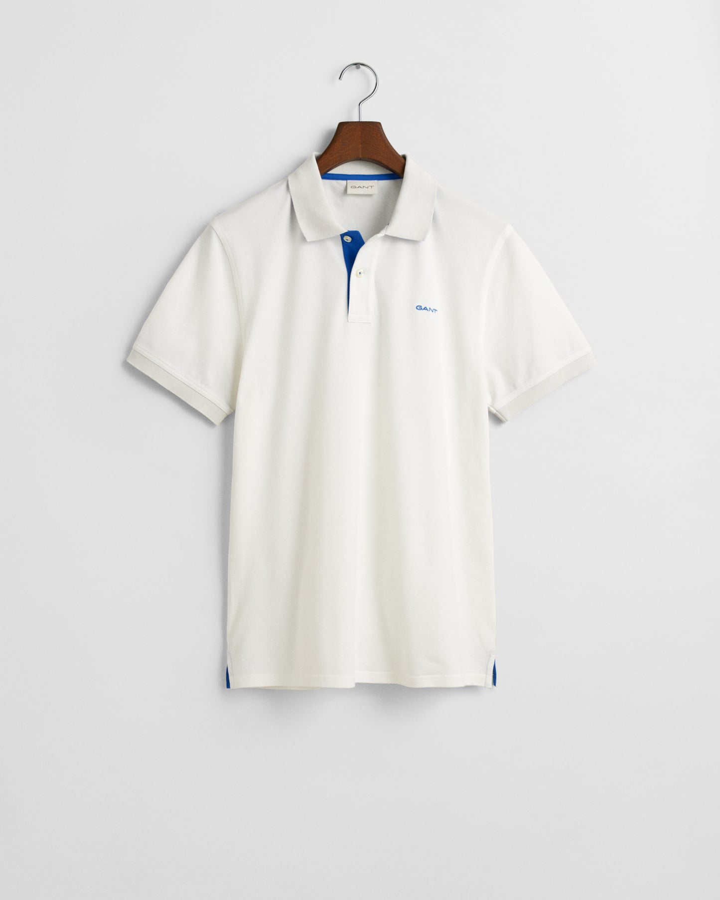 EGGSHELL, REG CONTRAST PIQUE SS POLO, FLAT-LAY BY GANT AU.