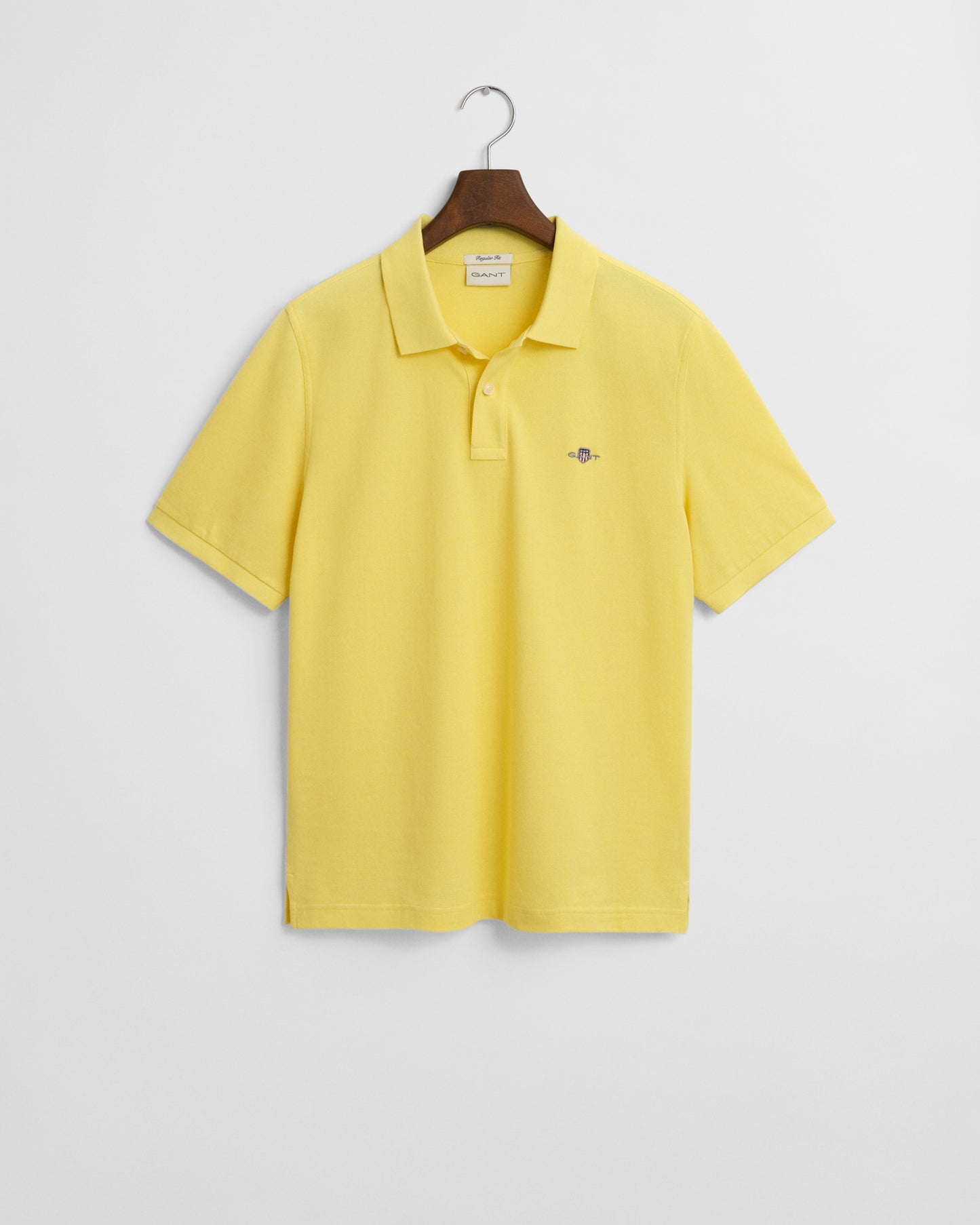 BANANA YELLOW, REG SHIELD SS PIQUE POLO, FLAT-LAY BY GANT AU.