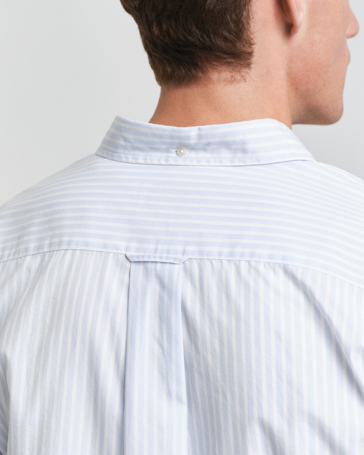 LIGHT BLUE, REG CLASSIC POPLIN STRIPE SHIRT, CLOSE-UP BY GANT AU.