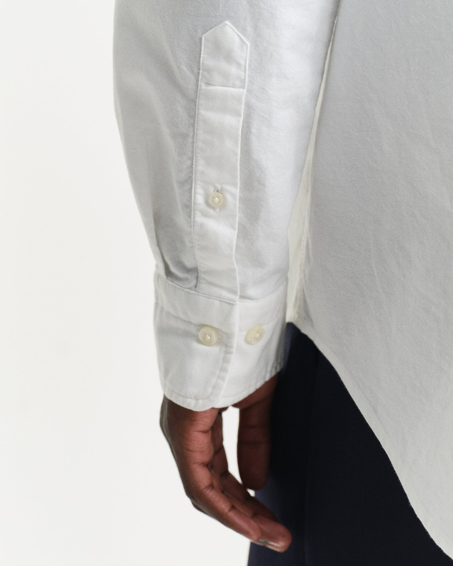 WHITE, REG CLASSIC OXFORD SHIRT, CLOSE-UP BY GANT AU.
