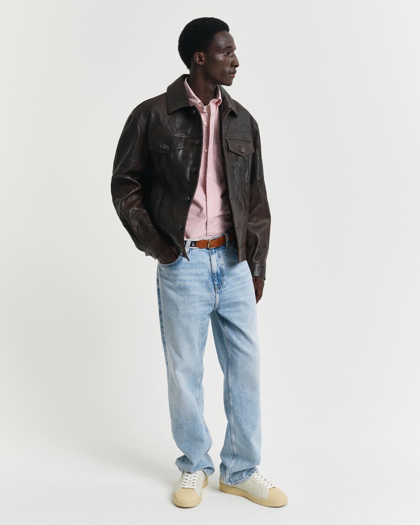 RUBY RED, REG CLASSIC OXFORD STRIPE SHIRT BY GANT AU.