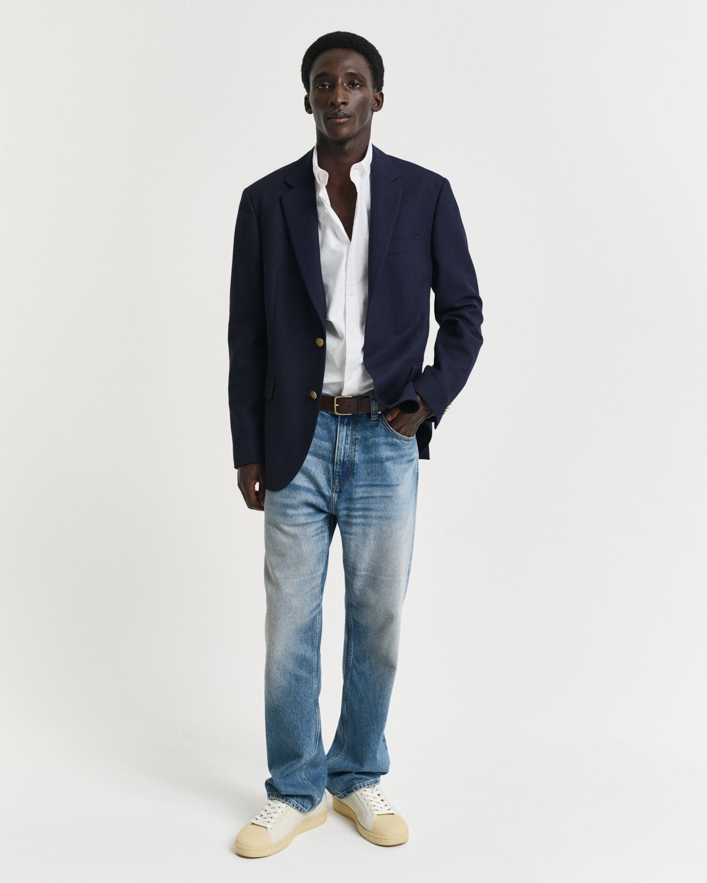 WHITE, SLIM PINPOINT OXFORD SHIRT BY GANT AU.