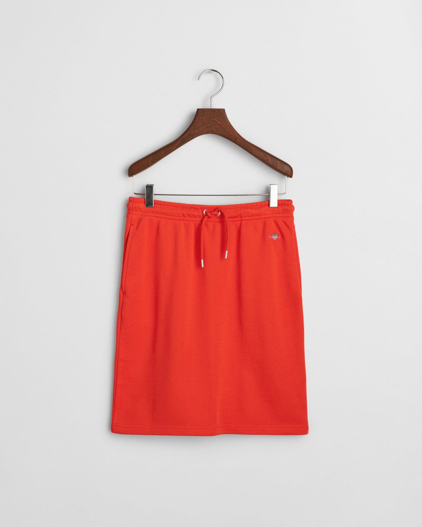 ORANGE RED, REG SHIELD JERSEY SKIRT, FRONT-VIEW BY GANT AU.