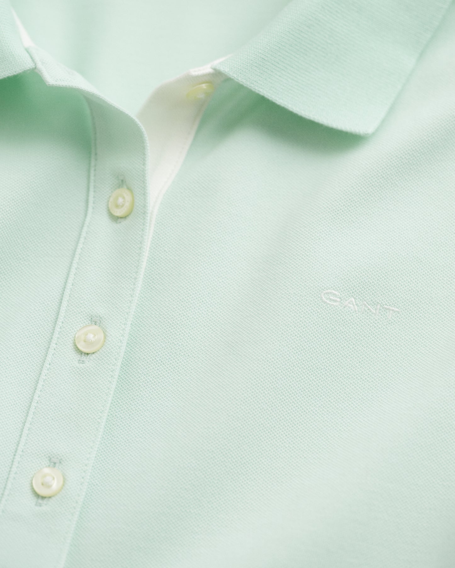 FADED MINT, CONTRAST COLLAR SS PIQUE POLO, CLOSE-UP BY GANT AU.