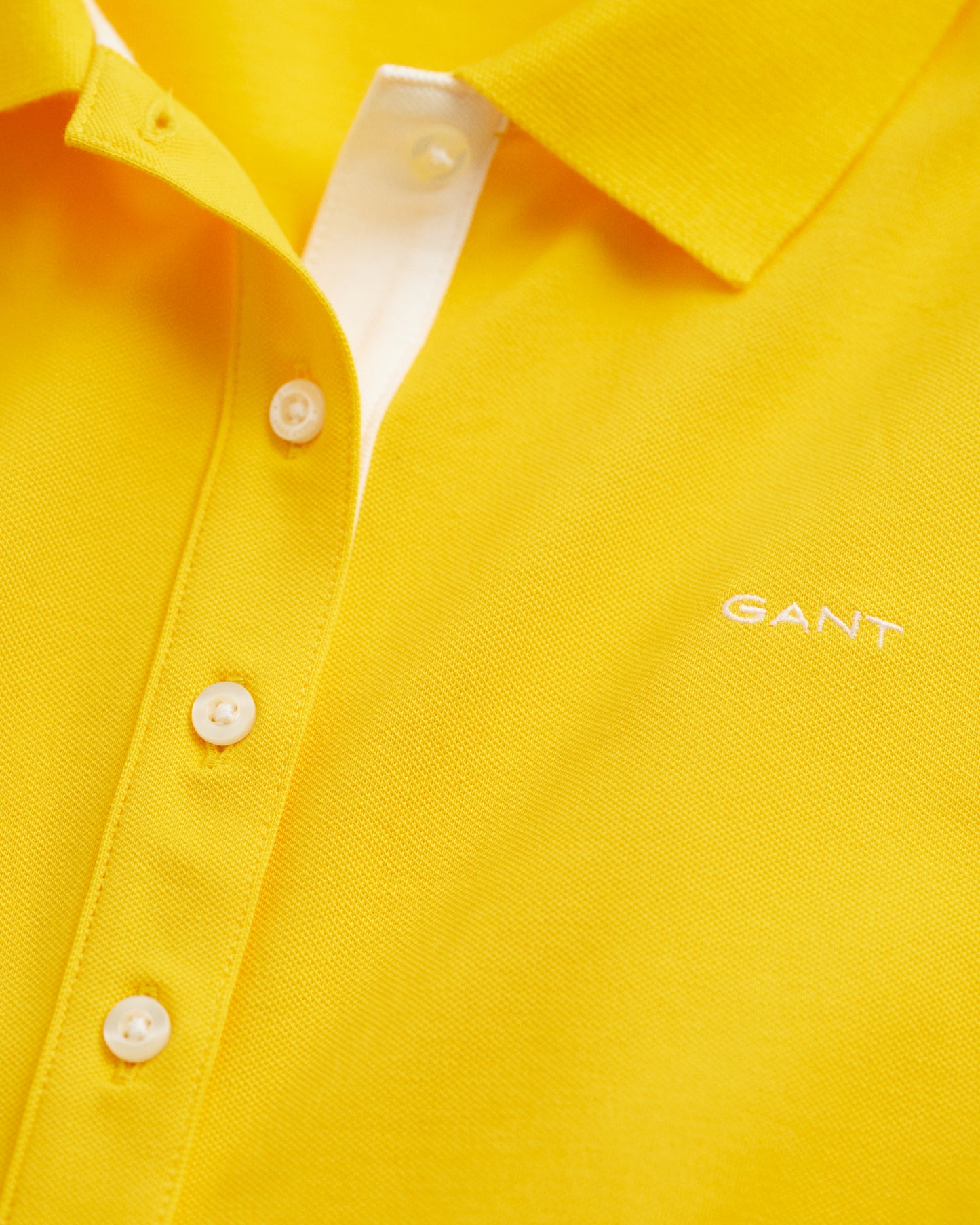 DAFFODIL YELLOW, CONTRAST COLLAR SS PIQUE POLO, CLOSE-UP BY GANT AU.