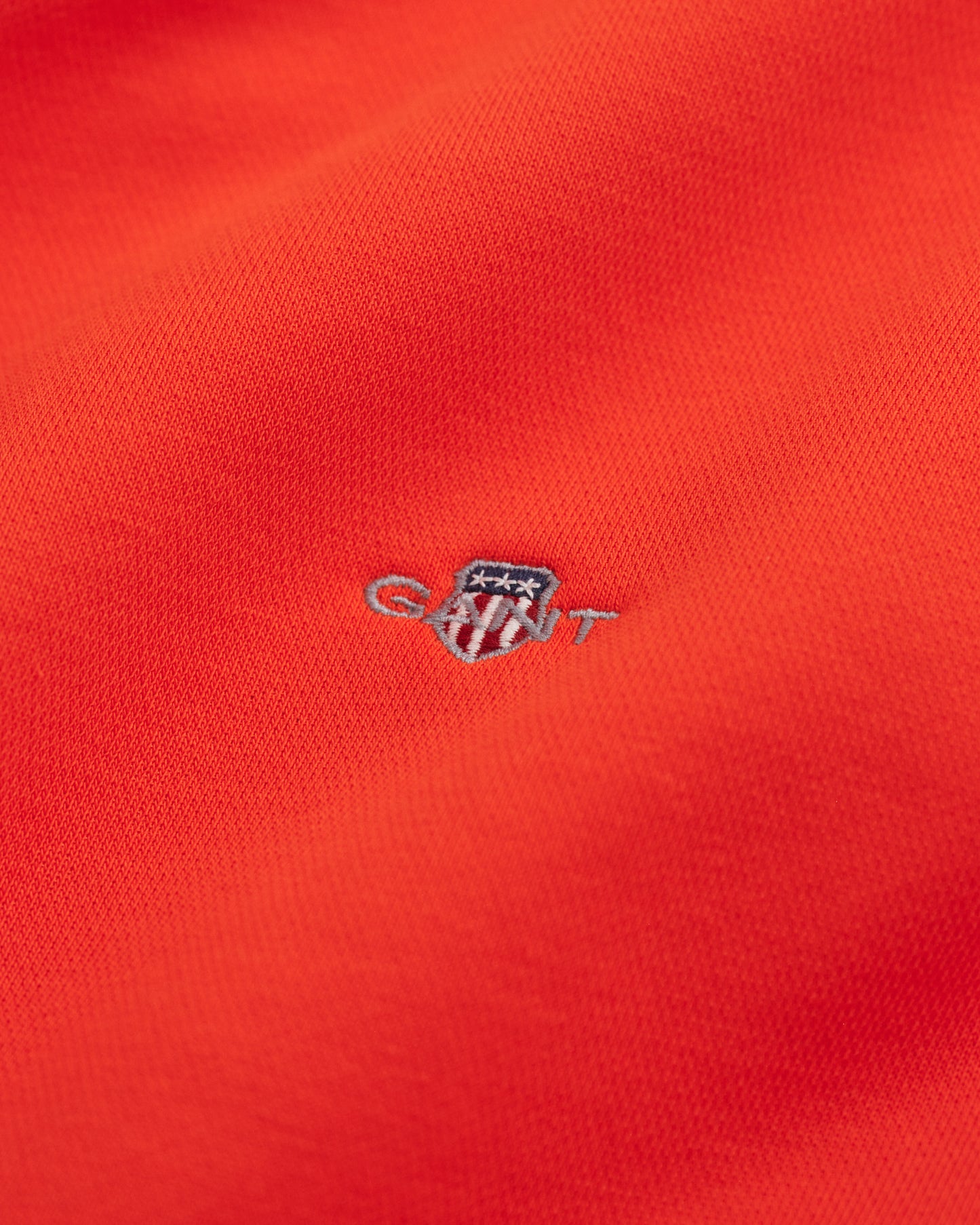 ORANGE RED, SHIELD C-NECK SWEAT, CLOSE-UP BY GANT AU.