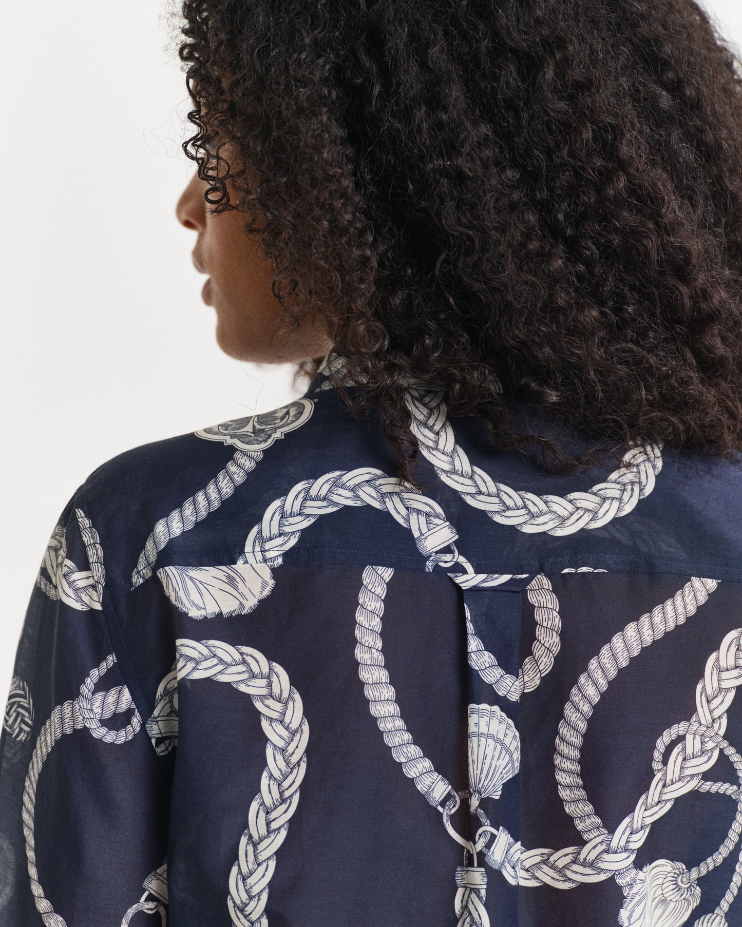 EVENING BLUE, REG SAILING PRINT COT SILK SHIRT, CLOSE-UP BY GANT AU.