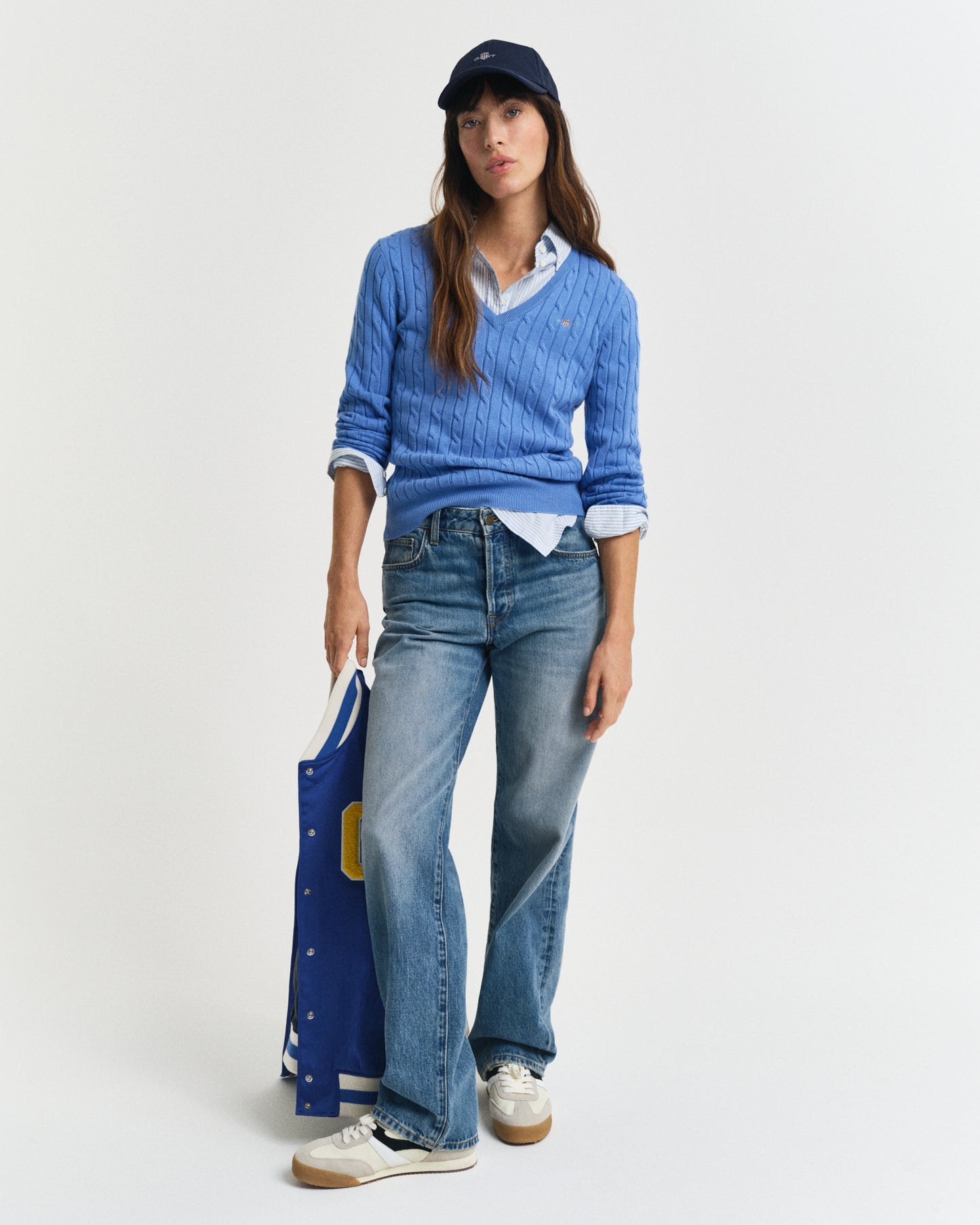 PERFECT BLUE, STRETCH COTTON CABLE V-NECK BY GANT AU.
