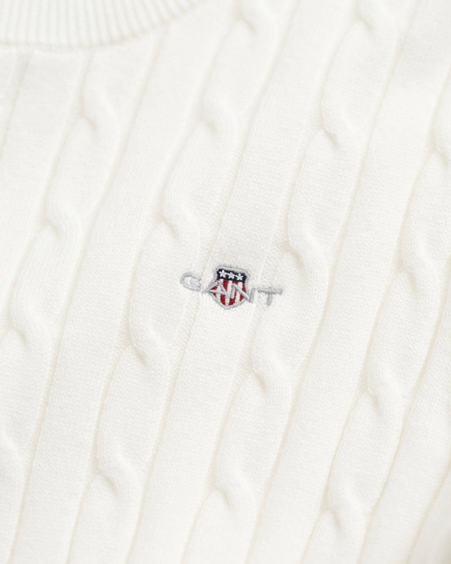 EGGSHELL, STRETCH COTTON CABLE SS C-NECK, CLOSE-UP BY GANT AU.