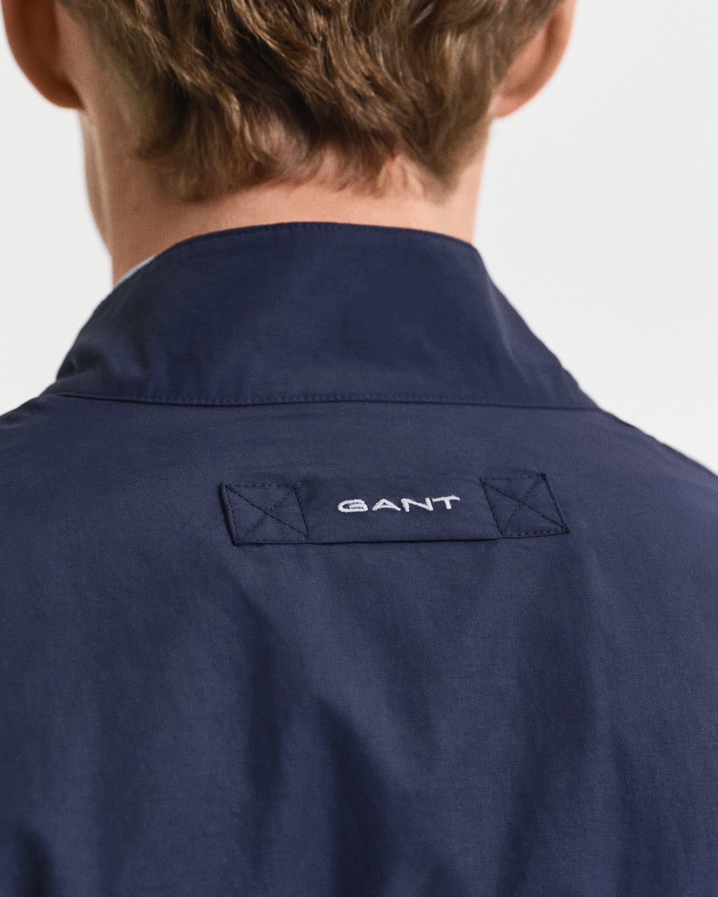 CLASSIC BLUE, REVERSIBLE HARRINGTON JACKET, CLOSE-UP BY GANT AU.