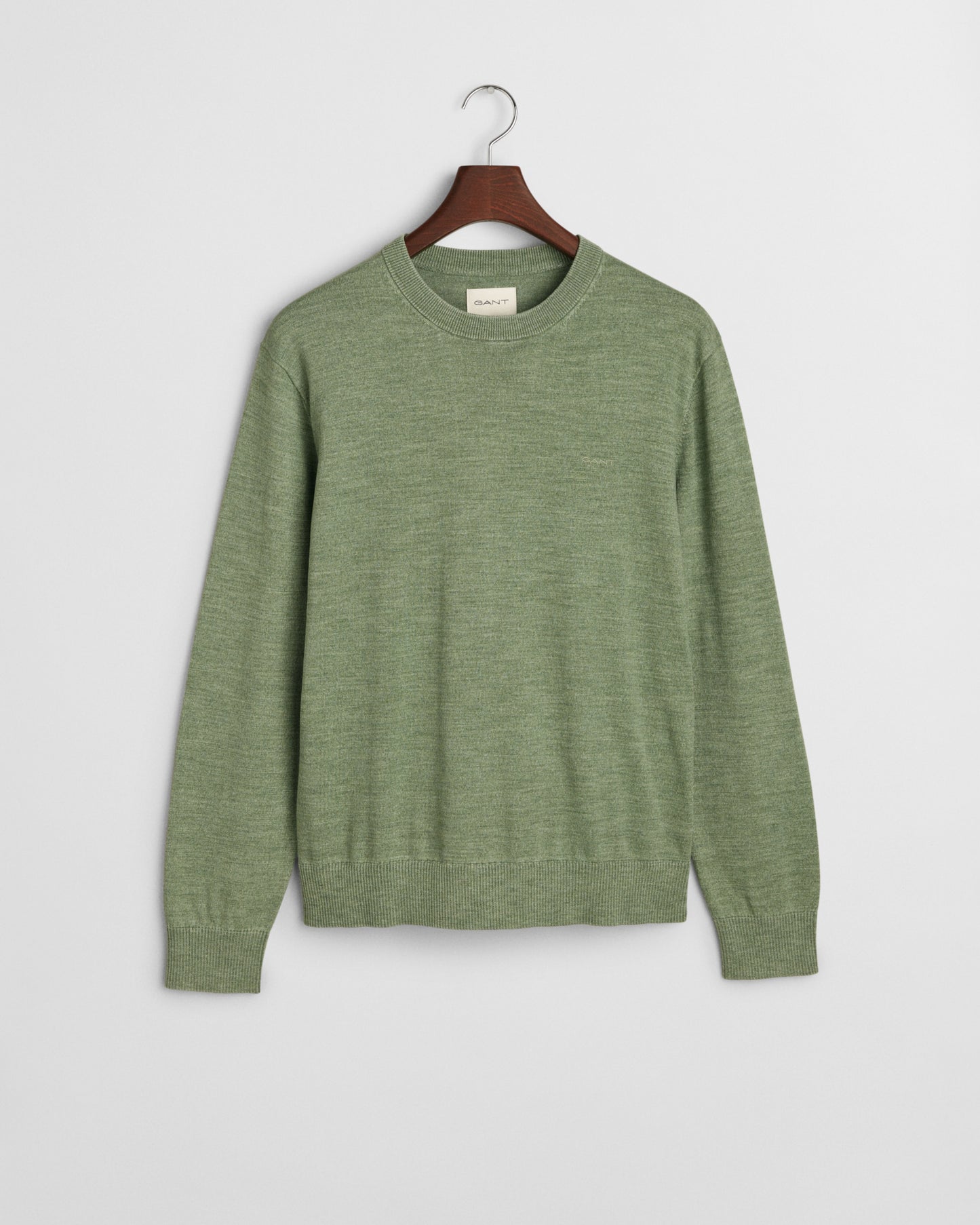 KALAMATA GREEN, SUNFADED C-NECK, FLAT-LAY BY GANT AU.