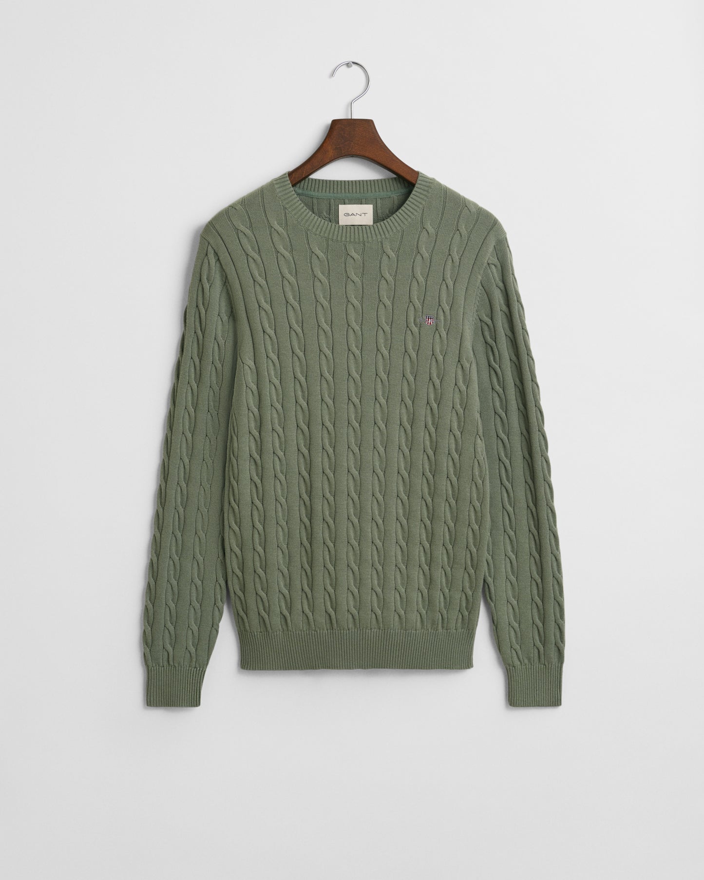 KALAMATA GREEN, COTTON CABLE C-NECK, FLAT-LAY BY GANT AU.
