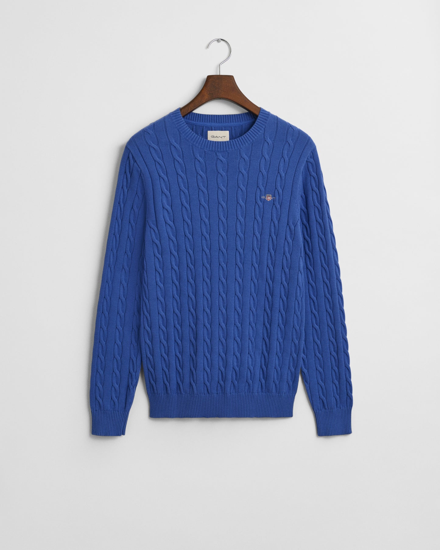 RICH BLUE, COTTON CABLE C-NECK BY GANT AU.